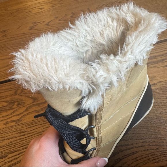 Sorel Tan and Black Fur-Lined‎ Winter Boots - Picture 6 of 11